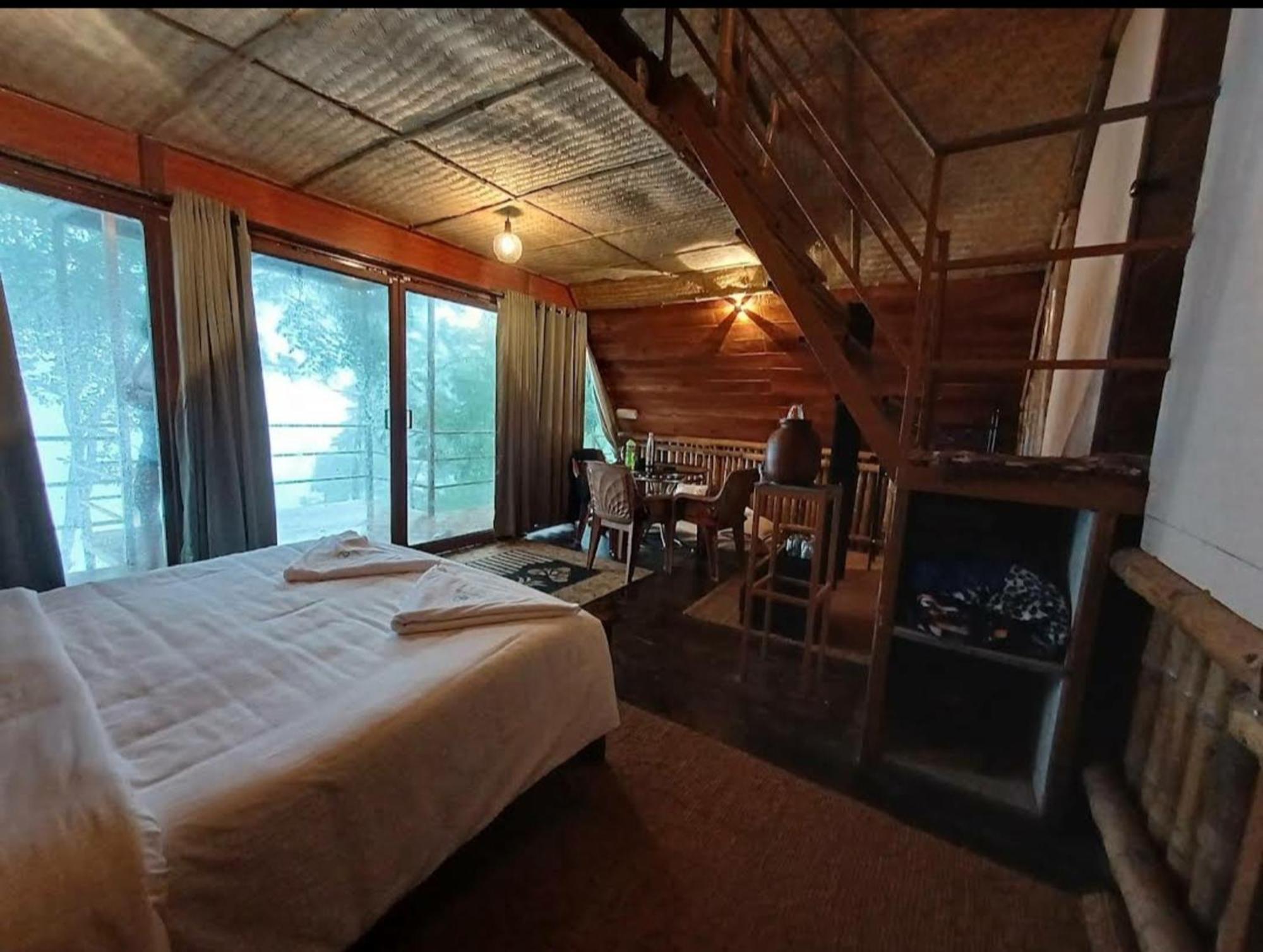 Sunset Valley Kerala Pool Resort - Serene Natural Forest Cottage Stay In Idukki With Sunrise & Sunset Panoramas, Natural Streams & Tranquil Summer Evenings Pīrmed Exterior foto