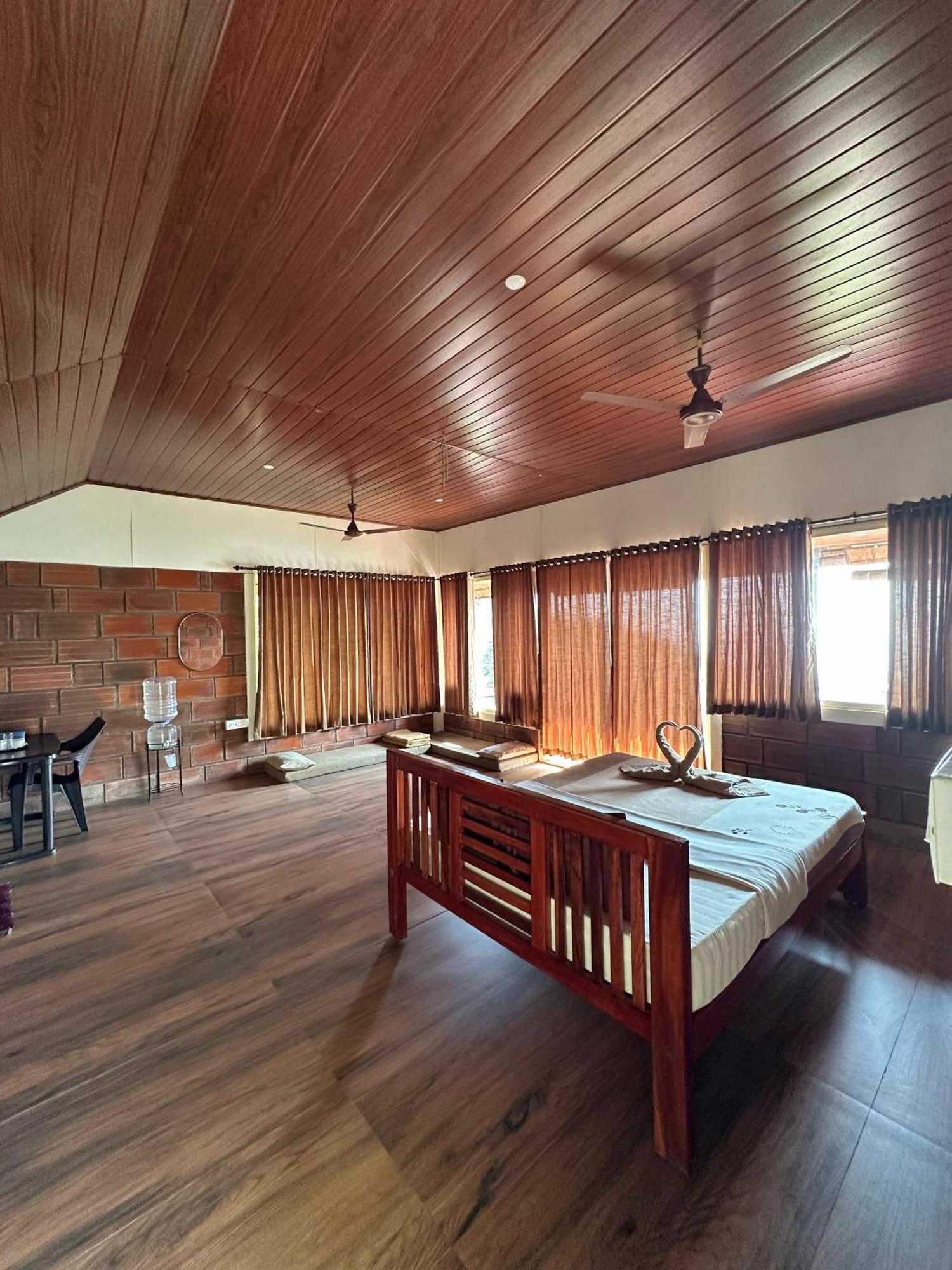 Sunset Valley Kerala Pool Resort - Serene Natural Forest Cottage Stay In Idukki With Sunrise & Sunset Panoramas, Natural Streams & Tranquil Summer Evenings Pīrmed Exterior foto