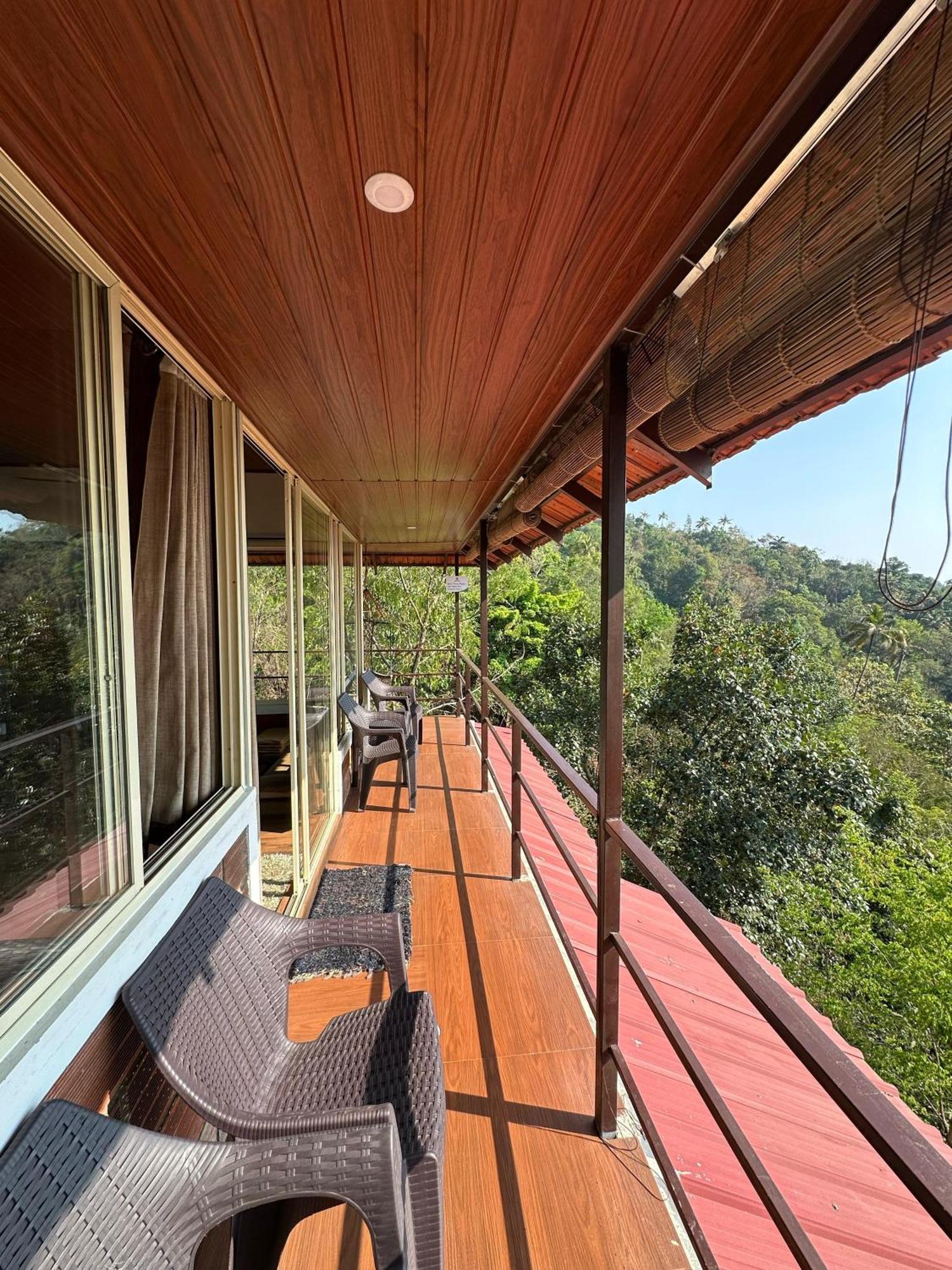 Sunset Valley Kerala Pool Resort - Serene Natural Forest Cottage Stay In Idukki With Sunrise & Sunset Panoramas, Natural Streams & Tranquil Summer Evenings Pīrmed Exterior foto